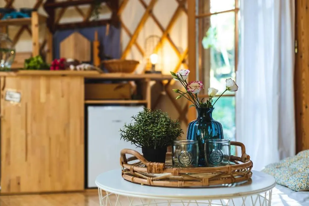 Luxury tent Jurta V Rokli